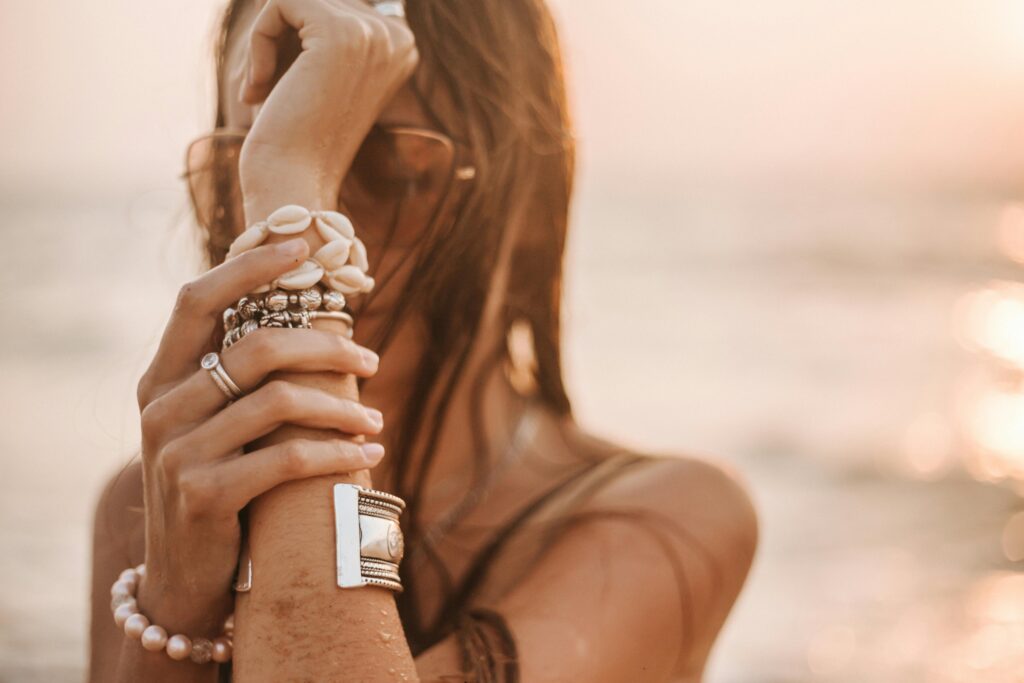 Boho Ringe im Fokus: Bedeutung, Designs & Styling-Tipp