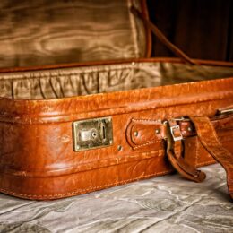 Vintage-Koffer: Stilvolle Klassiker für Reisen, Dekoration und Sammlung
